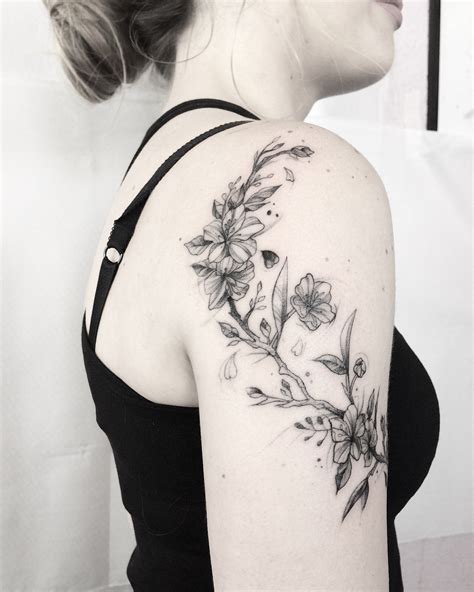 tatuaggi braccio fiori|tatuaggi da fiori.